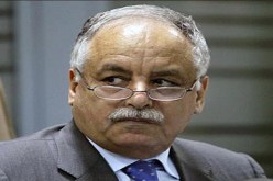 رئيس وزراء ليبيا السابق يعتقد أن القذافي في ليبيا