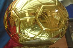 جائزة الكرة الذهبية للفيفا التنافس على اللقب انحصر بين انيستا وتشافي وميسي