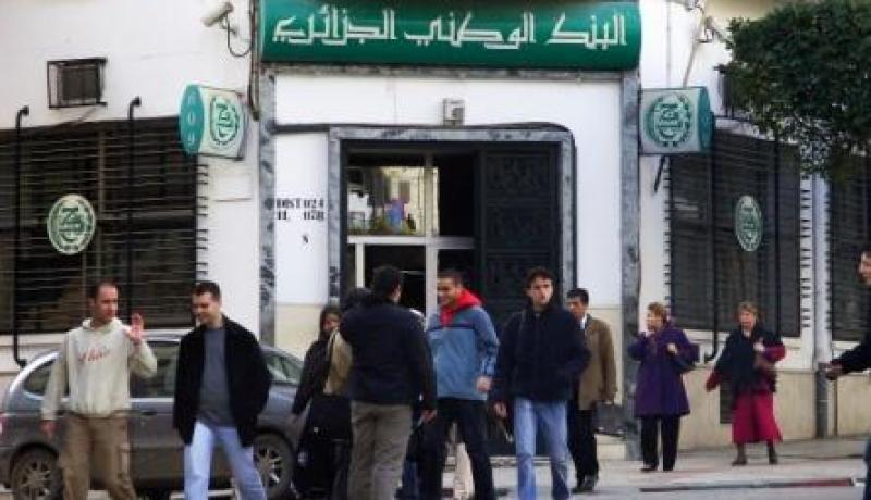 الخواص يطبقون فوائد ''تخيف'' الزبائن والبنوك العمومية تنتظر الترخيص من الحكومة