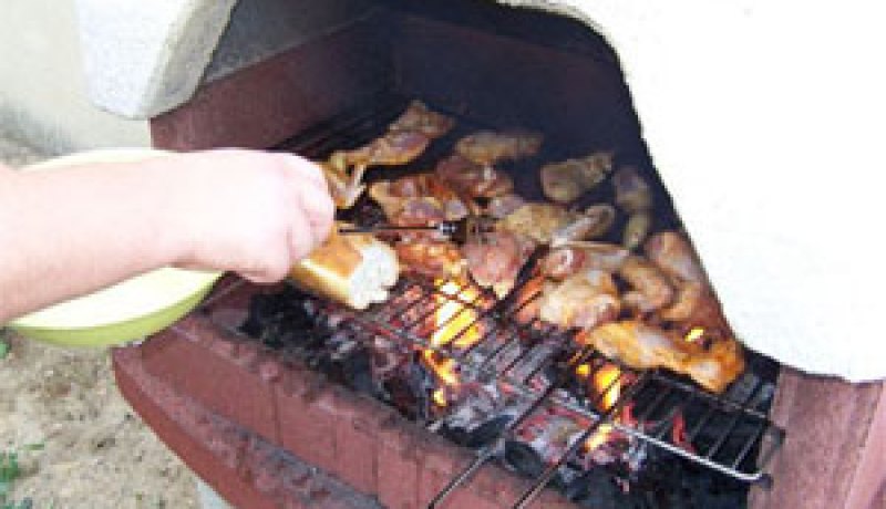 لحم خروف الجبل وجودة الطهي وراء شهرتها … عين تحمامين بڤالمة.. قرية الشواء والصفقات الكبرى