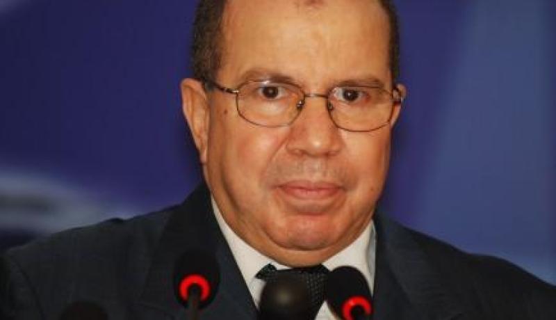 بركات يطبق القانون
