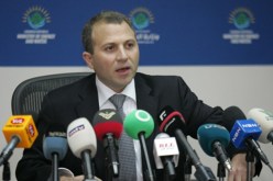 وزير لبناني يدعو لـترحيل نازحي سوريا وفلسطين