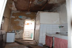 في ظل انعدام السكن وارتفاع سعر الكراء : مواطنو أرزيو بوهران يلجأون إلى أقبية العمارات