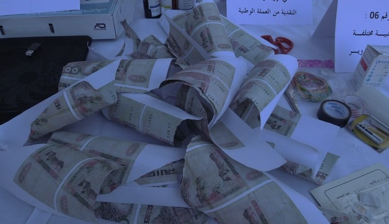 أوراق نـقــديـــة مــزوّرة تـقـــود إلى حــجـــز مـلــيـــاريــــــن مخـبـــأة داخــل منــزلـيــن في تـلـمـســــان