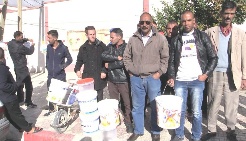 مواطنون يحاصرون مقر بلديةبباتنة ويتظاهرون بـ«البيدونات»!