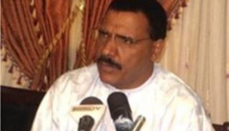 بازوم يبرز التعاون “الفعال” بين الجزائر والنيجر في المجال العسكري