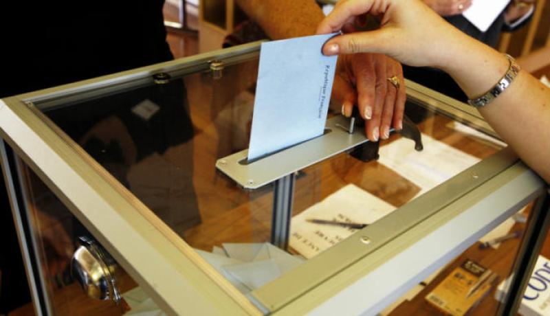 غلق مكاتب الإقتراع عقب الدور الأول للإنتخابات الرئاسية في غواتيمالا