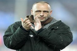 هوفنهايم الألماني يفصل مدربه بعد الخروج من الكأس