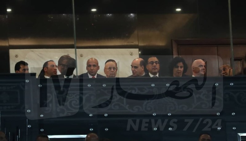بالصور..وصول رئيس الدولة بن صالح إلى ملعب القاهرة