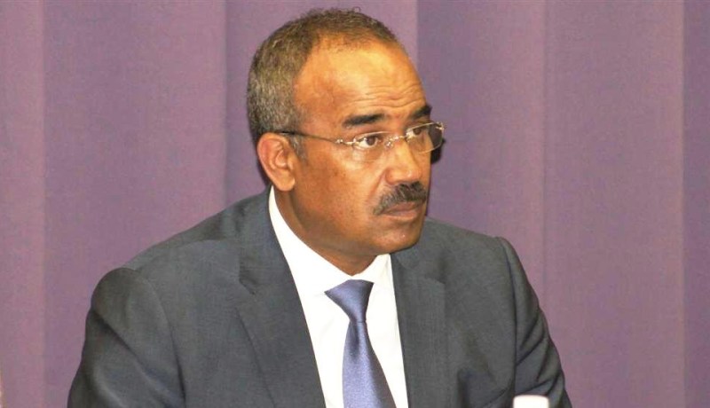 بدوي يسهر على راحة المصطافين