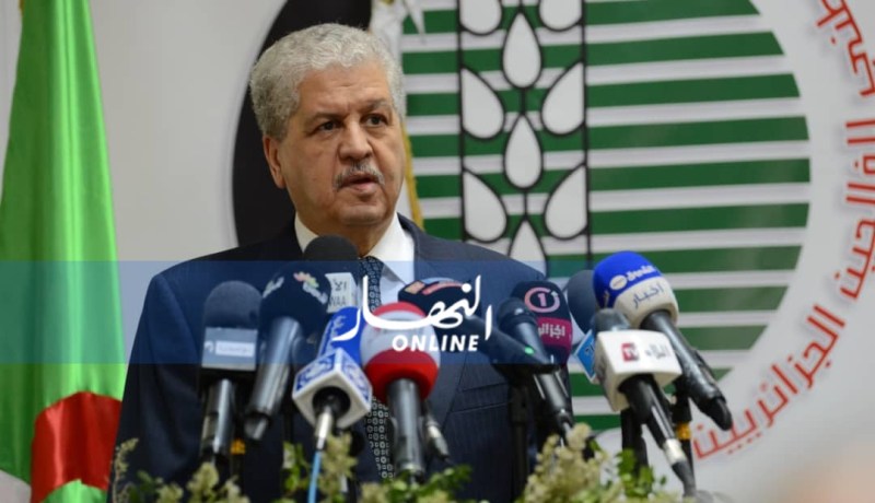 سلال: بوتفليقة ليس بحاجة للكرسي ولن يترك الجزائر في نصف الطريق