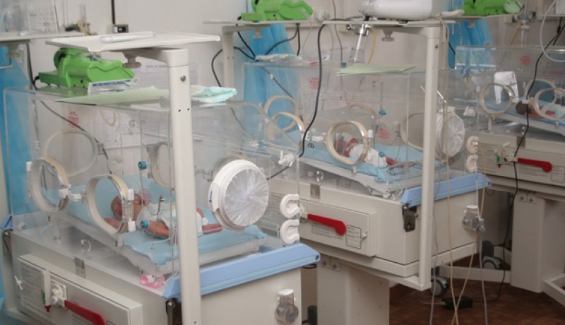 أب لستة أطفال‮ ‬ينجب من منظّفة توأما‮ ‬غير شرعي‮ ‬ويرميان به في‮ ‬مستشفى بني‮ ‬مسوس