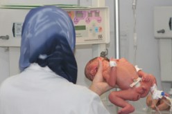 الدفاع يطالب بتعيين خبير لمعاينة الدواء:عامان حبسا للطبيبة المتسببة في بتر ذراع رضيع بباينام