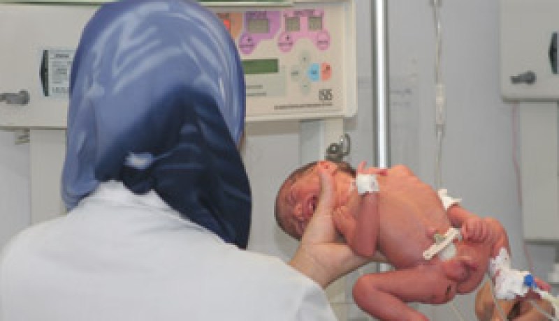 الدفاع يطالب بتعيين خبير لمعاينة الدواء:عامان حبسا للطبيبة المتسببة في بتر ذراع رضيع بباينام