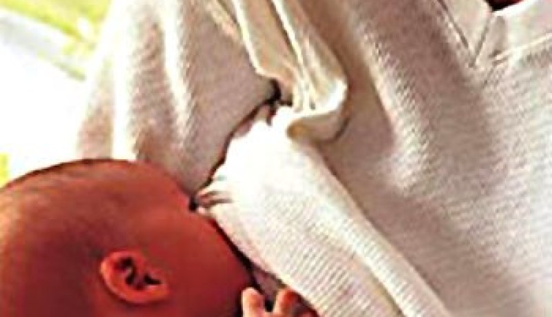 الرضاعة الطبيعية تساعد الأمهات على البقاء رشيقات