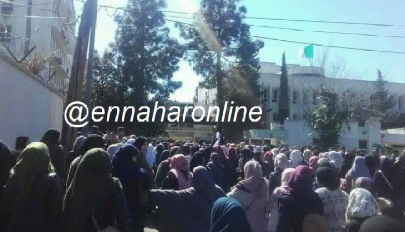 وفاة شرطي و30 جريحا في اعتصام للطلبة أمام وزارة التعليم العالي!