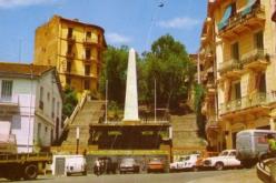 عشرات الشباب يخرّبون واجهات الفنادق بتيشي في بجاية