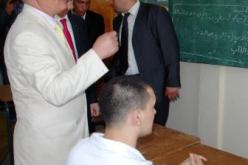 بلعيز جئتكم أيها السجناء لأسمع الحقيقة من أفواهكم