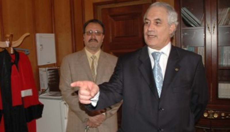 مواطن فوق العادة‮…!‬