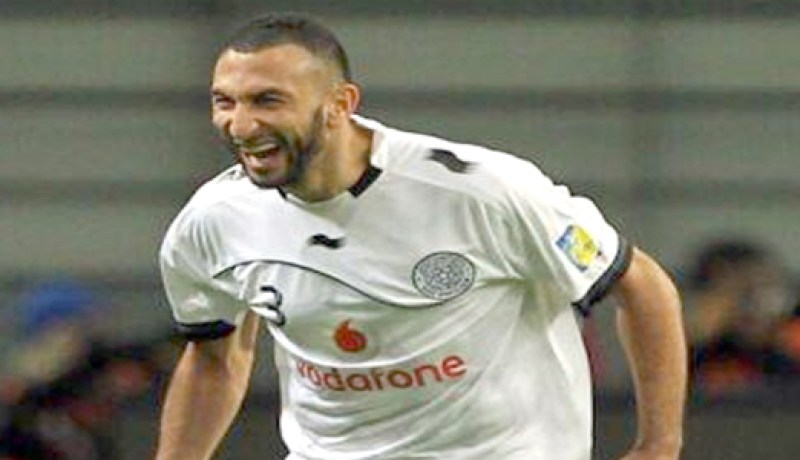 ياباني‮ ‬يفاجىء بلحاج بقميص الخضر‬