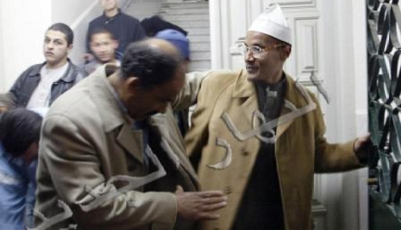 علي بن حاج يحرض على العصيان من مسجد البدر