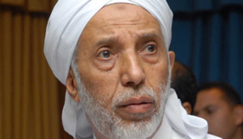 بلخادم يغسل عظامه