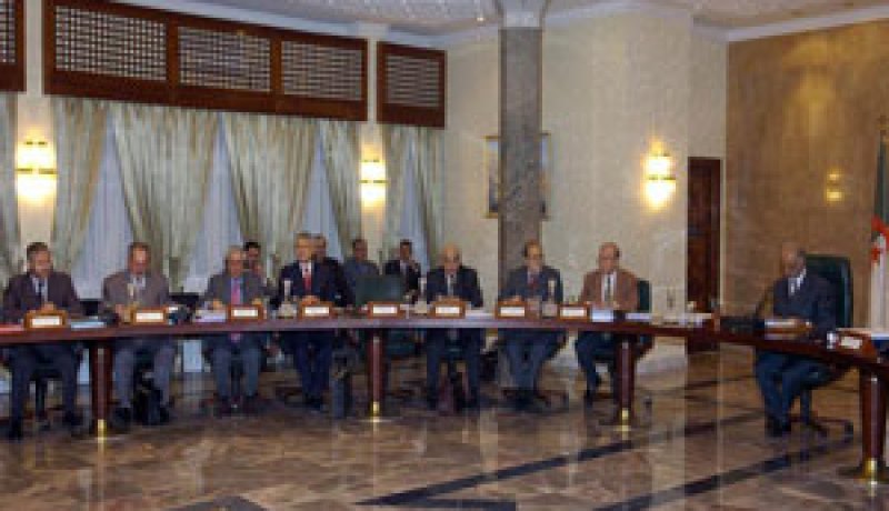 بلخادم يطلب من شوقي عدم الظهور في اليتيمة !!