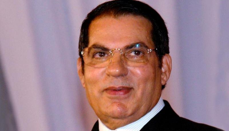 بعد أنباء عن تدهور حالته الصحية .. نشر صور لزين العابدين بن علي رفقة أحفاده