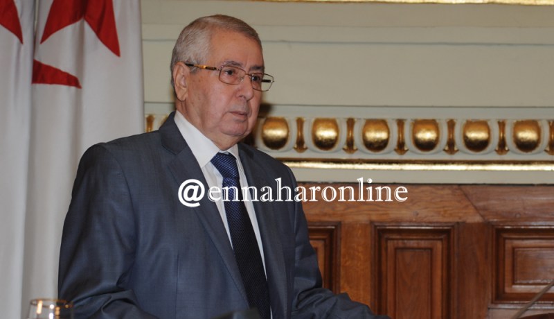 بن صالح يقدم تعازيه لعائلات شهداء سقوط الطائرة العسكرية