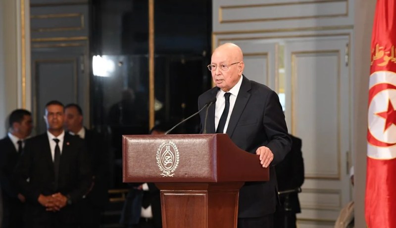 بن صالح يتحادث مع ماكرون وملك إسبانيا