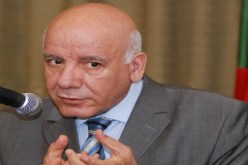 بن عيسى‮ ‬يحتفل بإطاحة القذافي