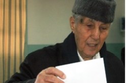 جنرالات ووزراء سابقون وشخصيات تاريخية تصنع الحدث يوم الاقتراع بحيدرة