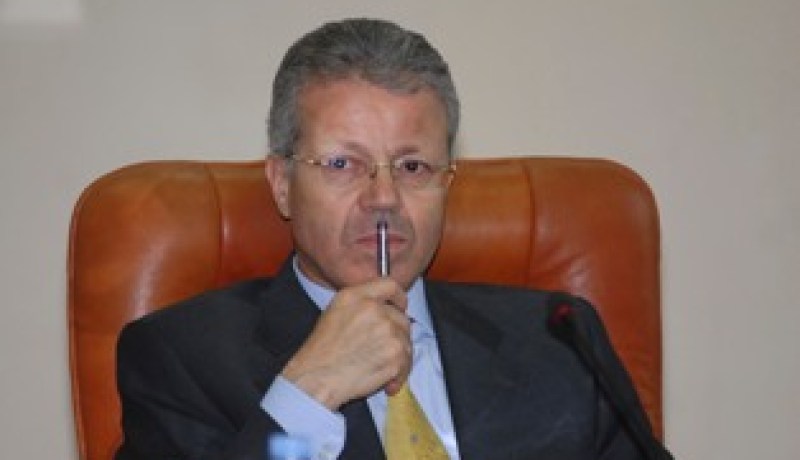 بن بوزيد يعلن عن توقيف توزيع السكنات الوظيفية لفائدة أساتذة الجنوب