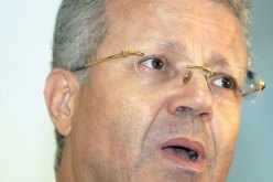 وزارة التربية تقرر منع استعمال الهاتف النقال بالمؤسسات التربوية وفرض عقوبات صارمة ضد المخالفين