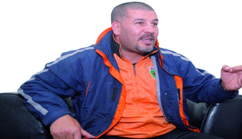 عباس يمنح تصريحا رئاسيا لبن ڤاسمية لزيـارة فلسطين دون تأشيرة إسرائيل