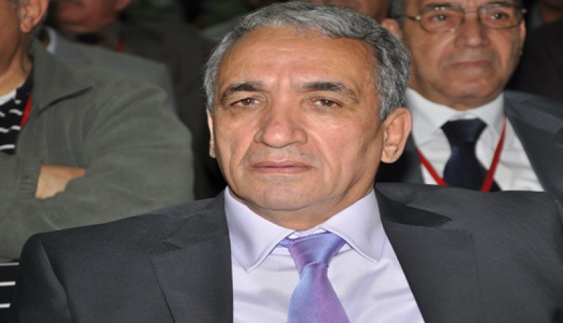 موظّف ‬يوقف أجور الجزائريين