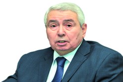 بن صالح خايف على بلاصتو