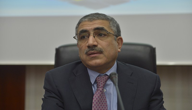 بن طاهر «يخمّم» في المصطافين