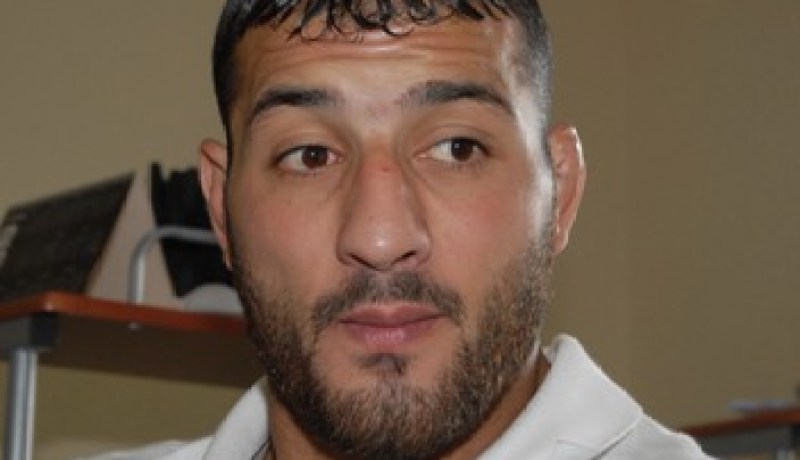 بن يخلف ''خاطيه'' المشاكل