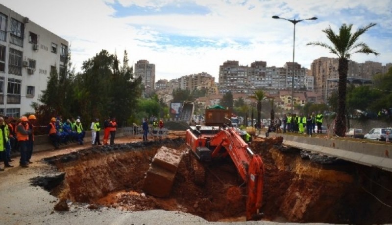 هام لسكان العاصمة إغلاق طرقات لعدة أيام بسبب حفرة بن عكنون