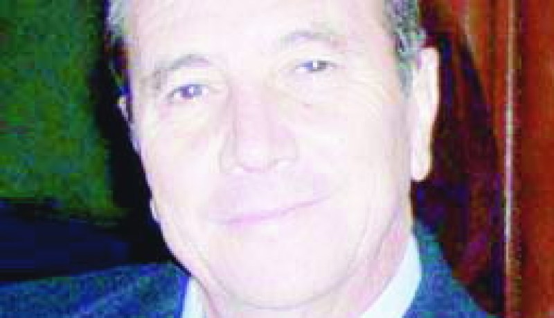 حمـدي بنـــاني يكـتـب مسيرته الفنية