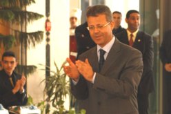 توقيف أربعة مديرين بسبب العلم الوطني