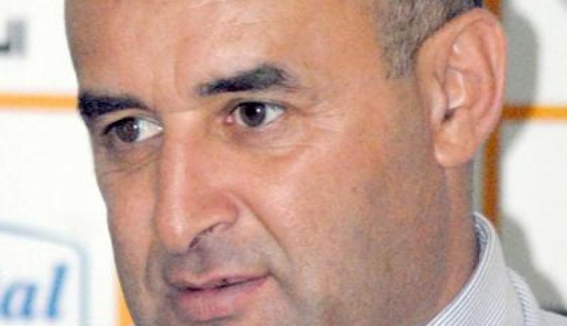 إدارة النادي الإفريقي تقيل المدرب عبد الحق بن شيخة