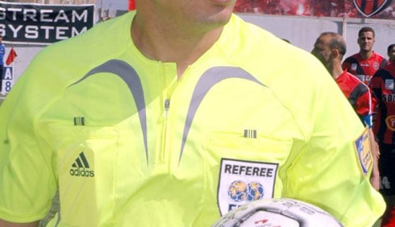 تعيين محمد بنوزة  لإدارة مباراة النادي البنزرتي التونسي و نكانا الزامبي