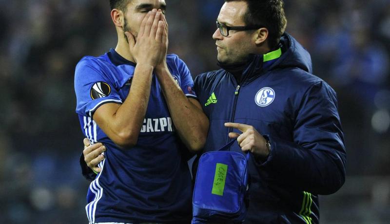 مُدرب “شالك04” يُنفّذ تهديداته ضد بن طالب