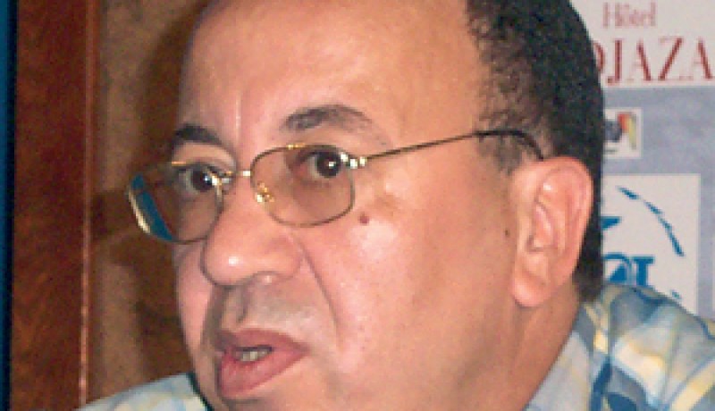 من نزع صورة الرئيس من مسرح الكازيف؟