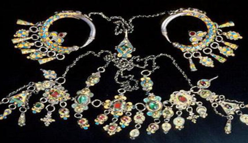 يسرق مجوهرات زوجته‮ ‬للحرڤة‮ ‬ويتهم شخصين بسرقته بوهران