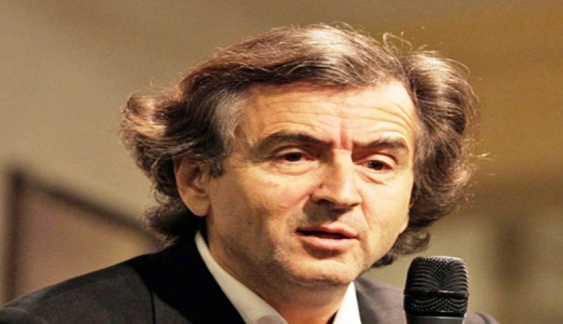 الصهيوني‮ ‬برنارد ليفي‮ ‬يعتصم أمام السفارة الجزائرية بباريس تضامنا مع‮ ''‬الفيس‮''‬