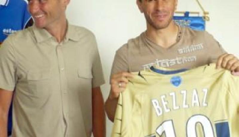 بزاز رسميا مع نادي تروا لثلاث سنوات