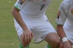 بزاز‮ ‬يغادر المنتخب الوطني‮ ‬بالدموع ويلتحق بفرنسا للعلاج